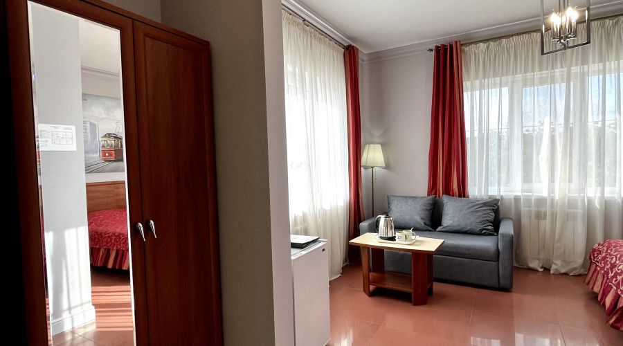 Стандарт 4-х местный с диваном