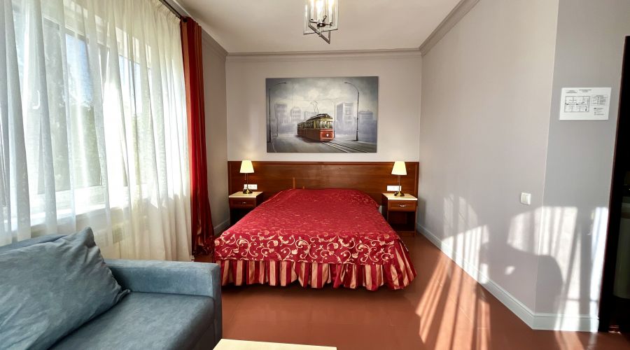 Стандарт 4-х местный с диваном