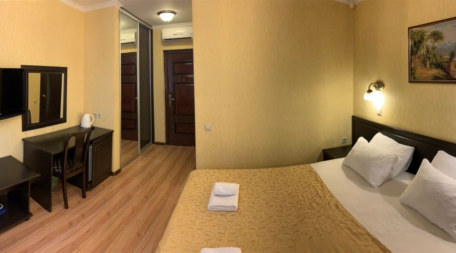 Номер 2-х местный с балконом и видом во двор