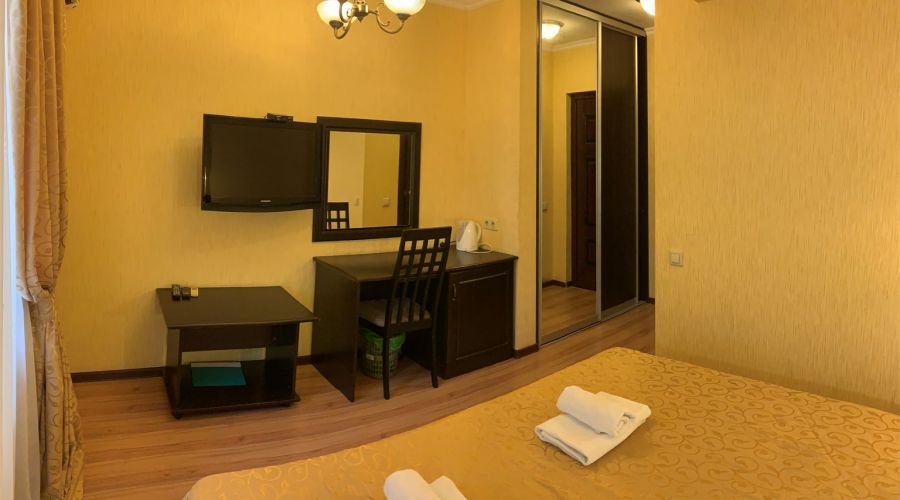 Номер 2-х местный с балконом и видом во двор