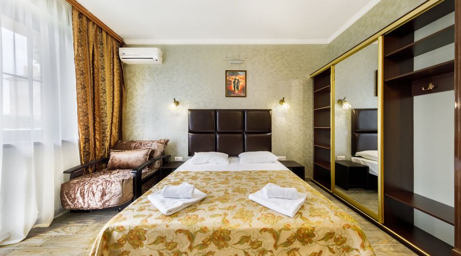 Полулюкс 2-местный с балконом