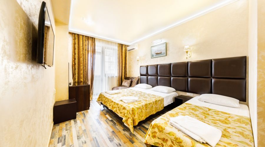 Полулюкс 3-местный с балконом