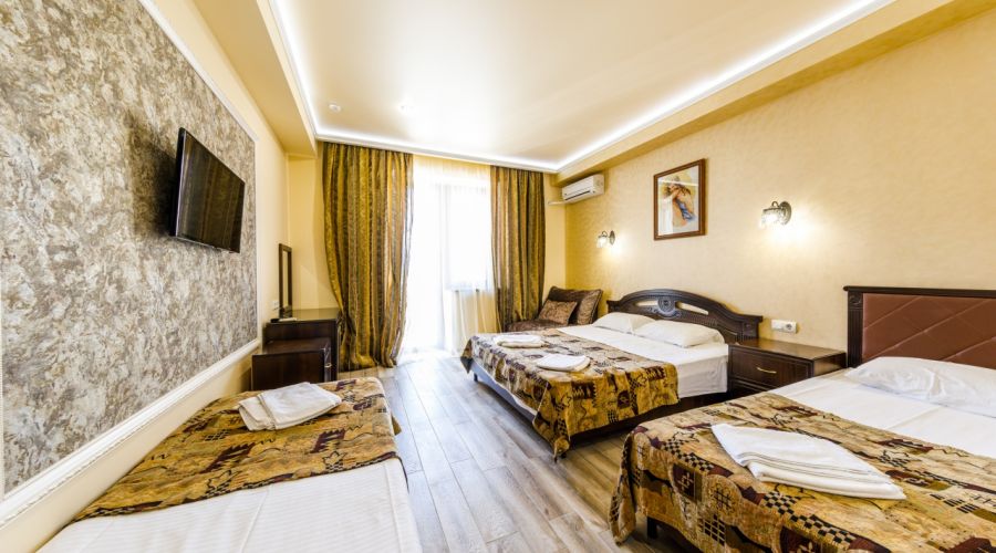 Полулюкс 4-местный с балконом