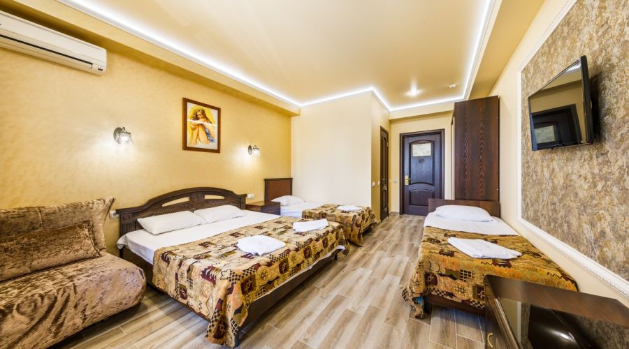 Полулюкс 4-местный с балконом