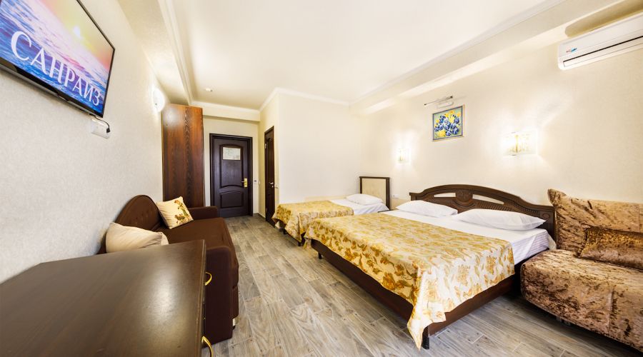 Полулюкс 4-местный с балконом