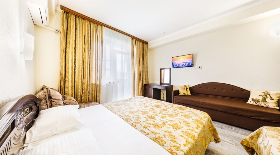 Полулюкс 4-местный с балконом