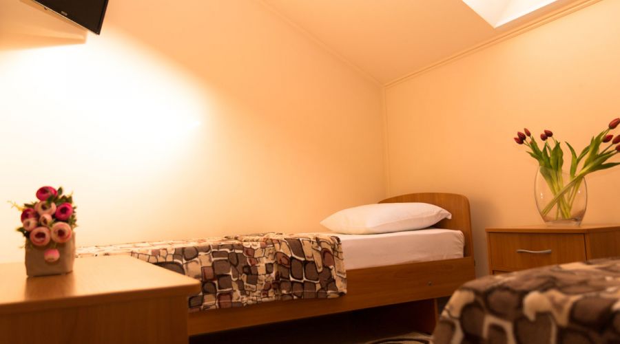 Стандарт 3-местный (мансарда 4 этаж) 