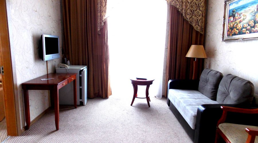 Люкс 4-местный 3-комнатный