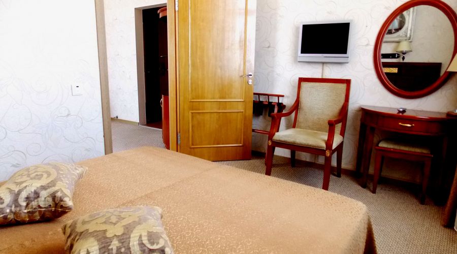 Люкс 4-местный 3-комнатный