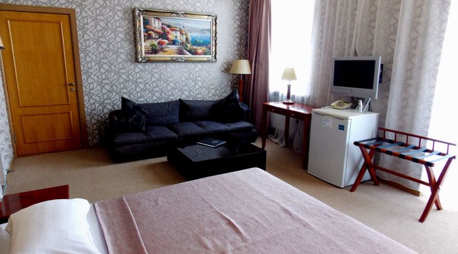 Люкс 4-местный 3-комнатный