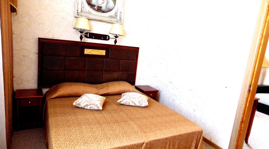 Люкс 4-местный 3-комнатный