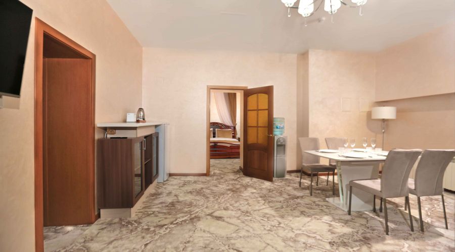 Полулюкс 4-местный 3-комнатный семейный