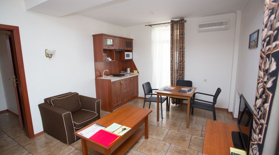 Апартаменты 2-комнатные с балконом (Family Delux)