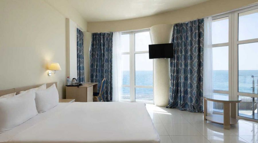 Люкс 2-местный с террасой и видом на море