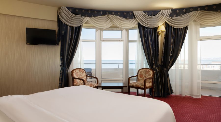 Люкс 2-местный с балконом и видом на море