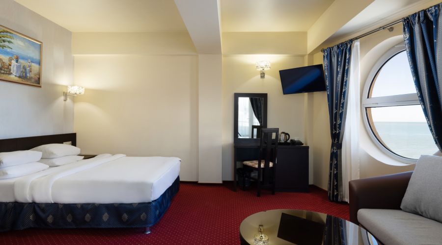 Полулюкс 2-местный 1-комнатный с балконом и видом на море