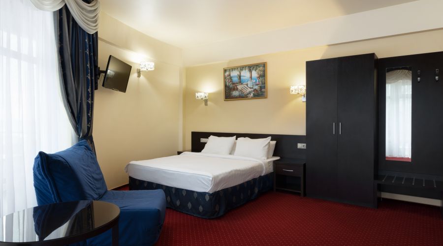 Полулюкс 2-местный 1-комнатный с балконом и видом на море