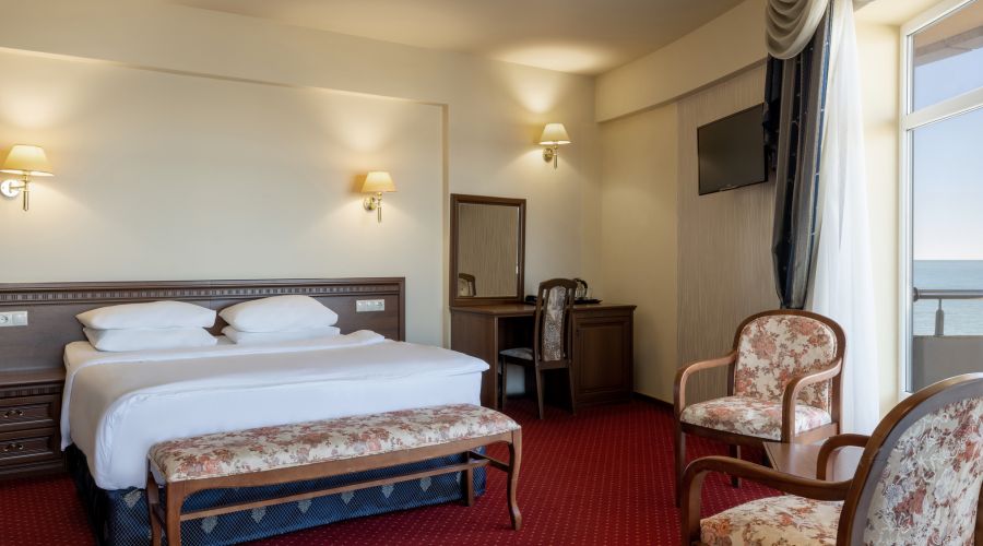 Люкс 2-местный с балконом и видом на море