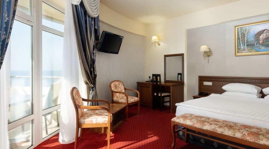 Люкс 2-местный с балконом и видом на море