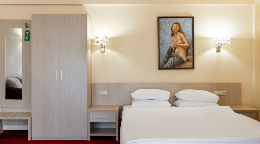 Полулюкс 2-местный 1-комнатный с балконом и видом на море