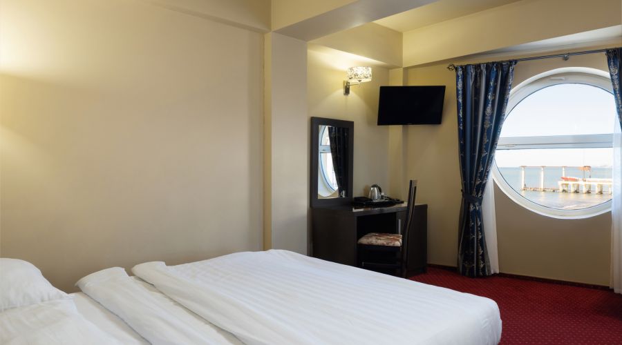 Полулюкс 2-местный 1-комнатный с балконом и видом на море