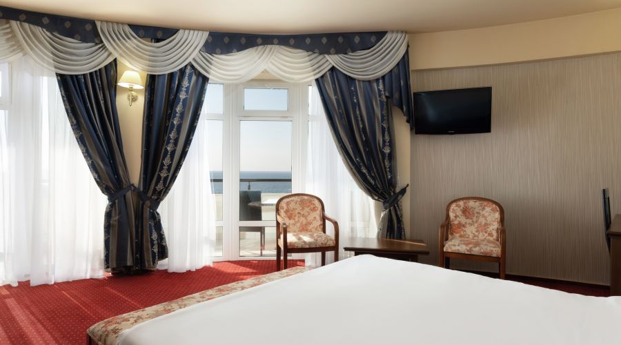 Люкс 2-местный с балконом и видом на море