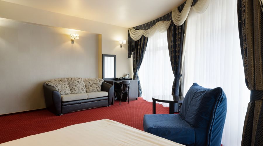 Полулюкс 2-местный 1-комнатный с балконом и видом на море