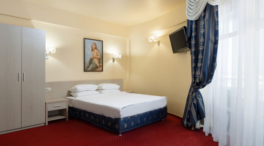 Полулюкс 2-местный 1-комнатный с балконом и видом на море