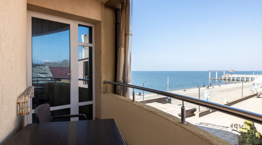 Полулюкс 2-местный 1-комнатный с балконом и видом на море