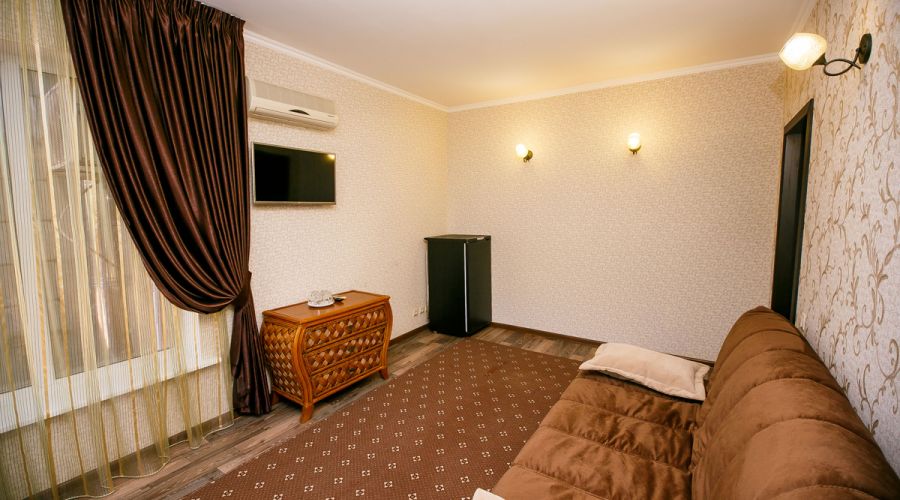 Люкс 4-местный с видом на город