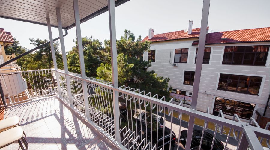 Люкс 4-местный с балконом