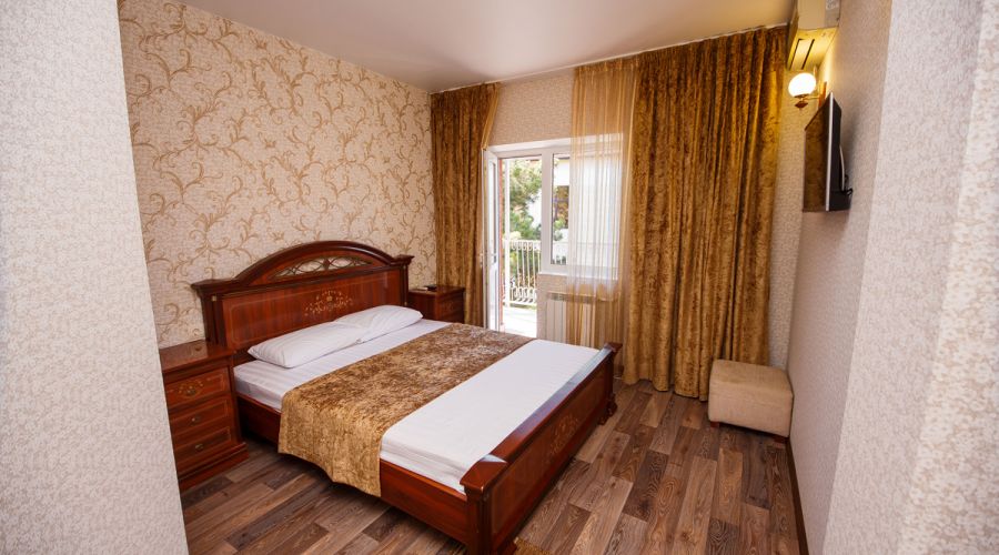 Люкс 4-местный с балконом