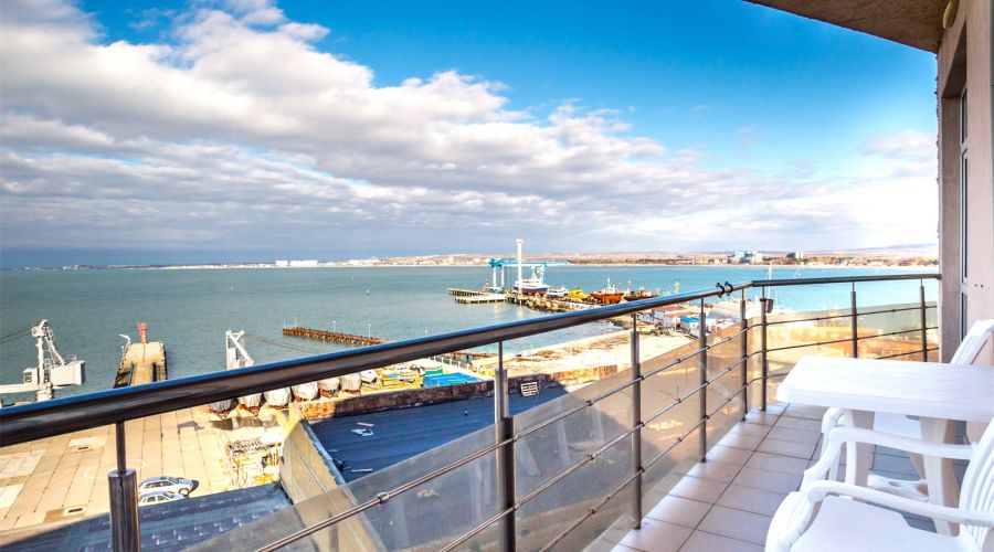 Полулюкс 4-местный 2-комнатный с видом на море