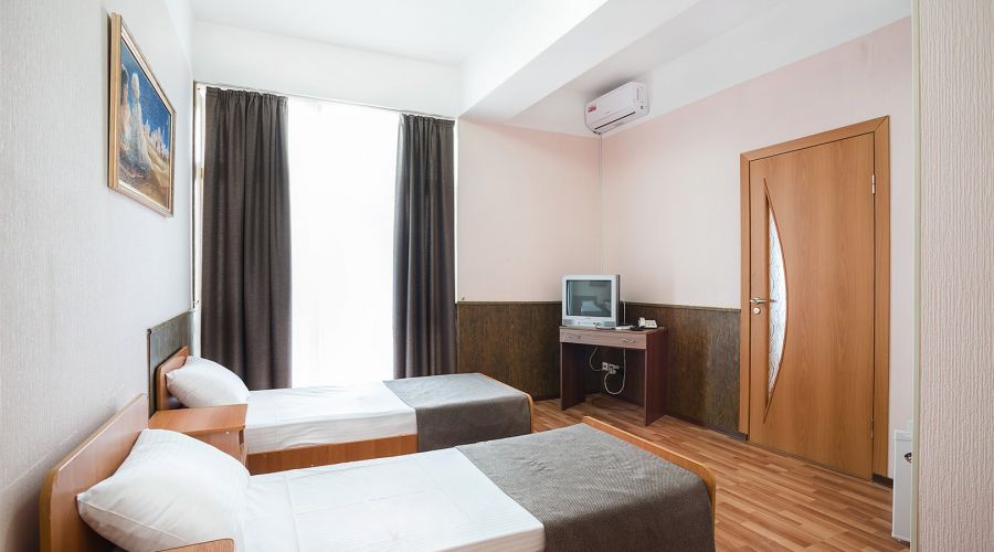 Полулюкс 4-местный 2-комнатный с видом на море