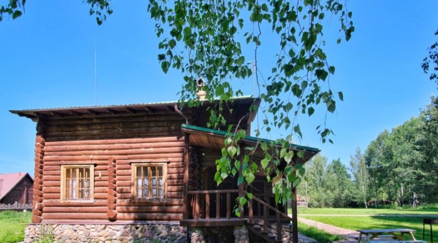 Дом 10-местный 2-этажный "Дом за прудом".