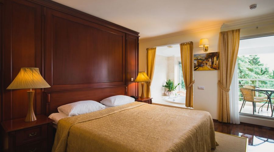 Апартаменты 2-местные 1-комнатные с джакузи (на 3-м этаже ресторана "Море")