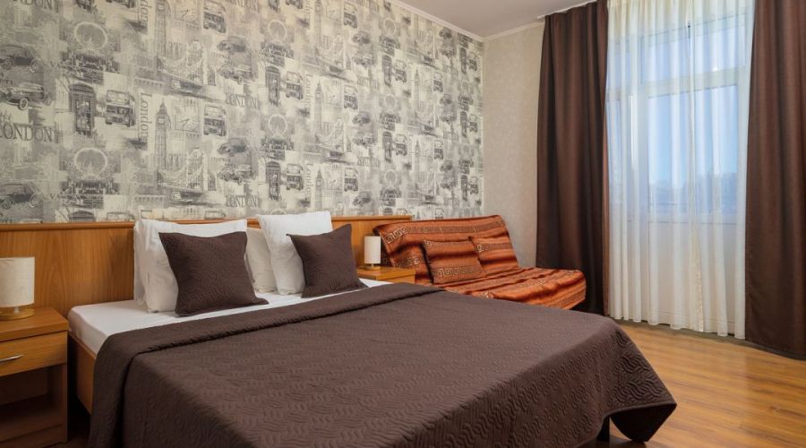 Стандарт Четырехместный с балконом и видом на реку