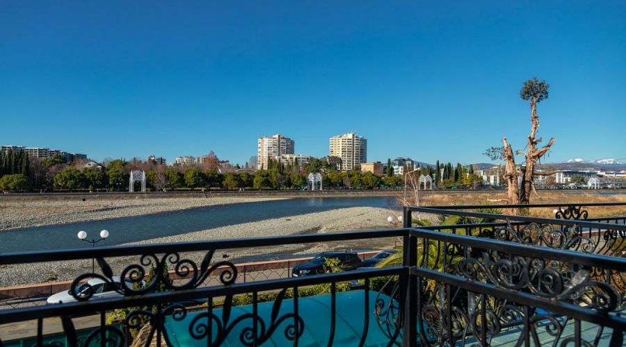 Стандарт Четырехместный с балконом и видом на реку