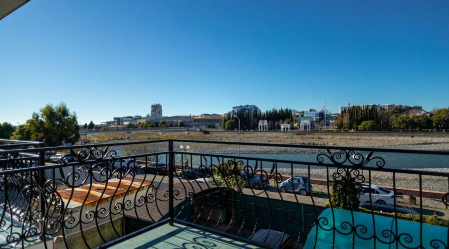 Стандарт Четырехместный с террассой и видом на реку