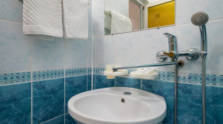 Стандарт Четырехместный с балконом и видом на море (два кресла)