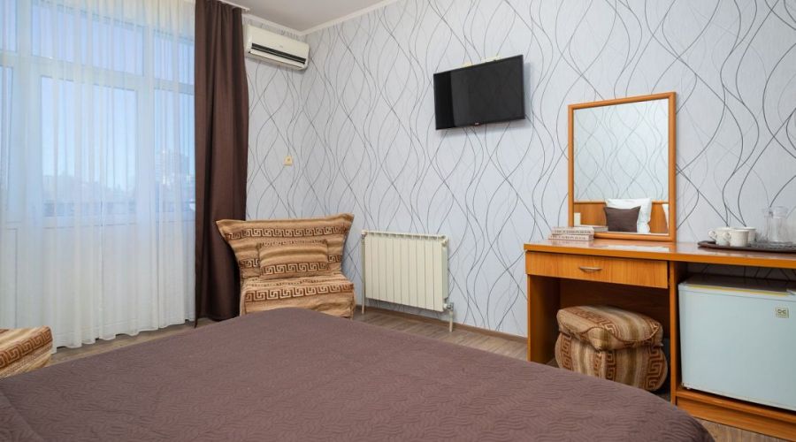 Стандарт Четырехместный с балконом и видом на море (два кресла)