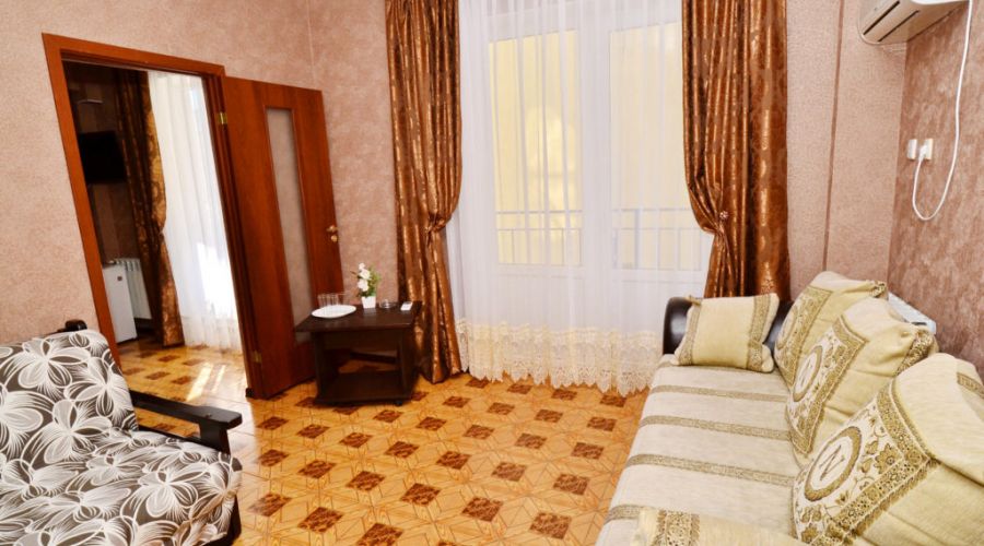 Люкс 5 местный 2 комнатный с балконом