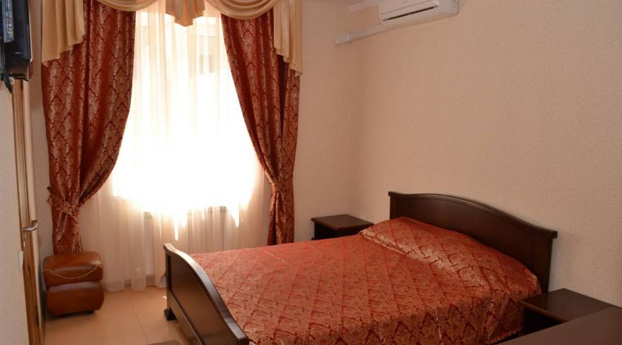 Люкс 4-местный 2-комнатный с балконом