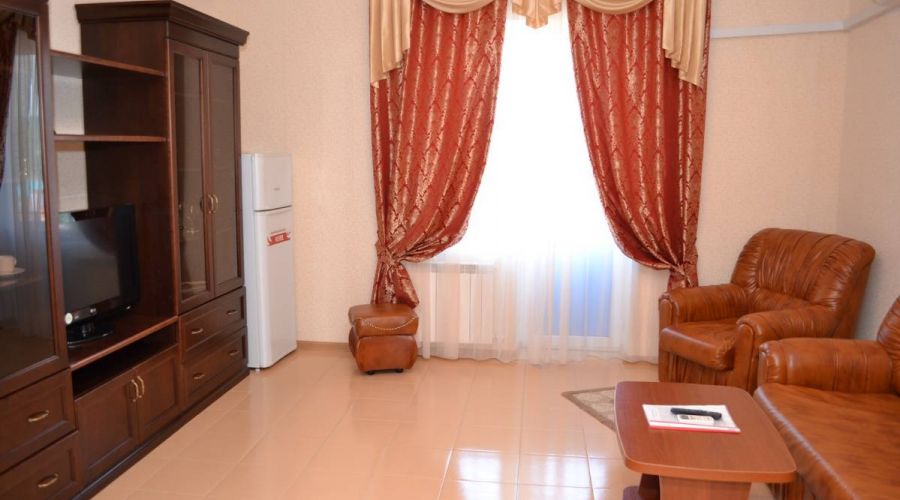 Люкс 4-местный 2-комнатный с балконом