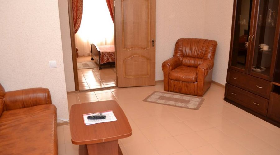 Люкс 4-местный 2-комнатный с балконом