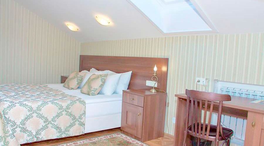 Эконом Эконом 2-местный (с удобствами на этаже, 4-й этаж мансарда)