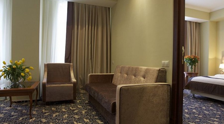 Люкс 4-местный 3-комнатный семейный без балкона