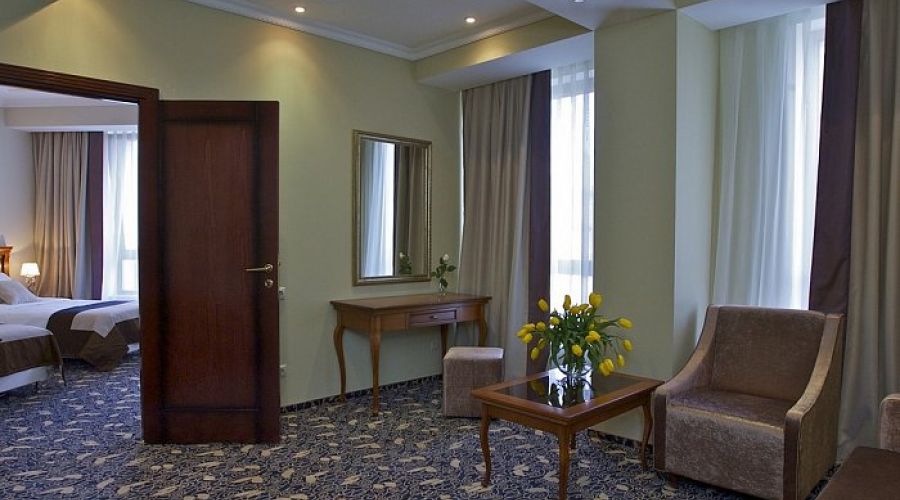 Люкс 4-местный 3-комнатный семейный без балкона