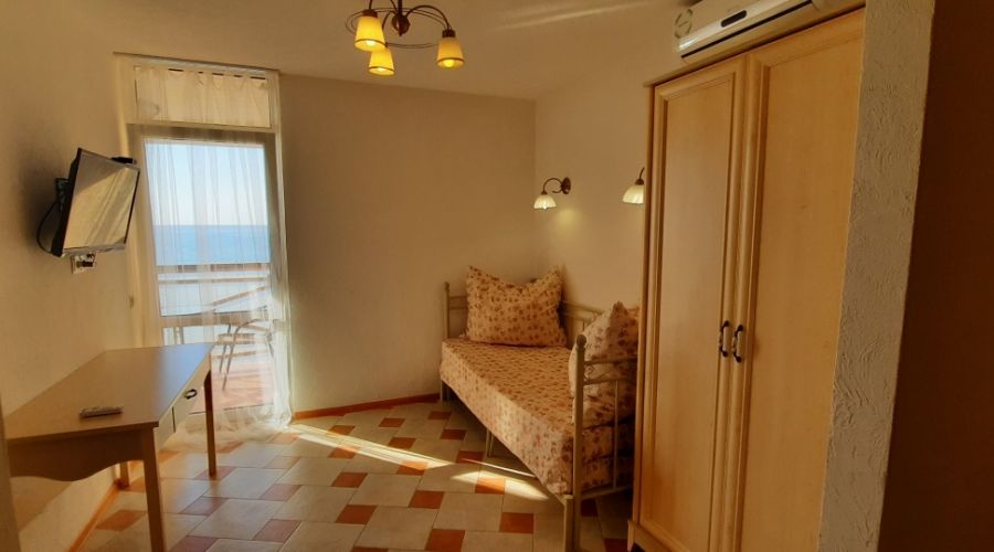 Апартаменты 2-местный 2-комнатный мансарда (вид на море)