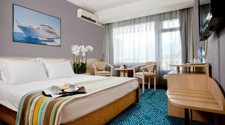 Стандартный улучшенный 3-местный с одной двуспальной кроватью и террасой Green Park